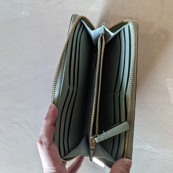 Kate Spade wallet - Picture 2 of 3